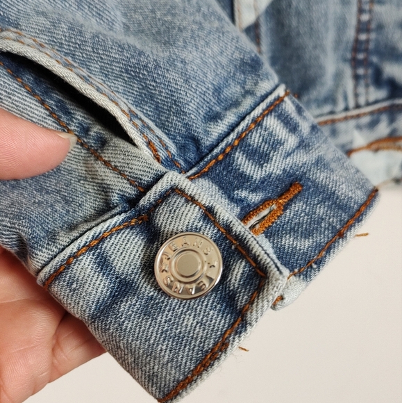 Kellparker Trendy Star Patterned Distressed Denim Jacket - Picture 3 of 8